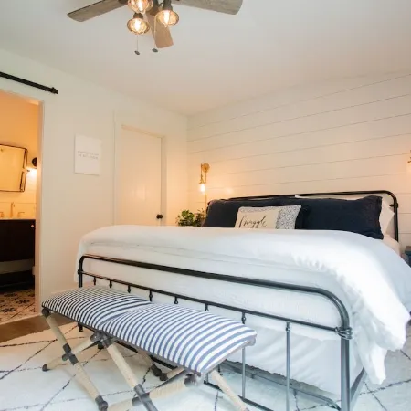 The best of Franklin! Beautiful listing on private acreage & minutes to downtown
