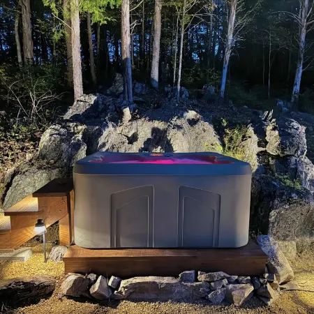 Secluded Lake Front Lodge In Cosby - Your Ultimate Hideaway