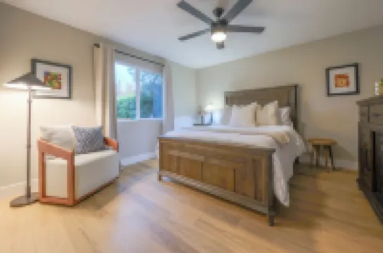Folsom Old Town Escape - Beautifully renovated, short walk to Historic Folsom!