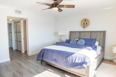 Wonderful waterfront tranquility Hotels near Costco Wholesale