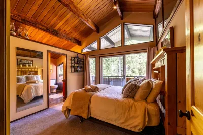 Cozy Cabin, Hot Tub, Sauna, Trails, Pool Monday - Thursday June 16 to Sept 1.