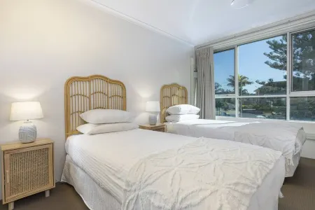 Family Friendly Beach side Unit with Pool Spa Sauna Cotton Tree Отели в г. Маручидор