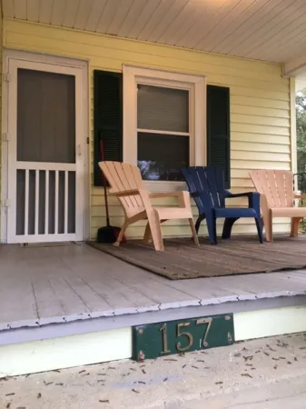 The Vineyard House - Quiet and Quaint Full House