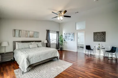 Vacation Ready 4 Bed/3 Bath with a Heated Pool & Spa Hotels in Henderson-Green Valley