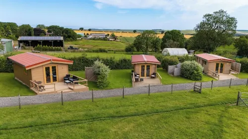 New Cosy Lodge - Self Contained In Rural Location