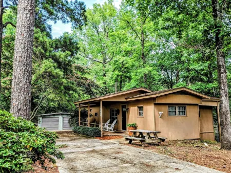 Catchin' 247 - Lakefront hideaway, outdoor spa, bar, firepit!