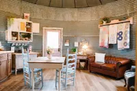 The Silos at Promise Manor "Dolly Farm stay mins from historic Lynchburg, TN. Отели в г. Мур