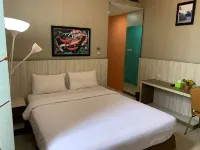 Sans Hotel Lynt Makassar