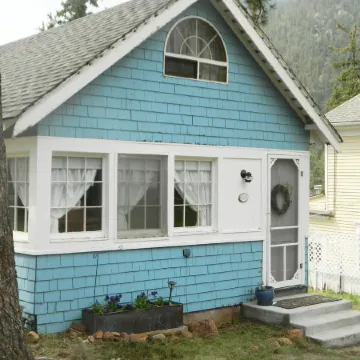 2BR Mountain Cabin - with Hot out the oven Baked Breakfast each morning!!