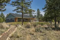 Entire Home with 180 degree Mountain Views of the Bitterroot