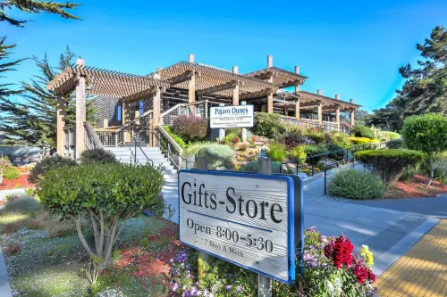 Beach Condo, 3 Bedrooms/2 Bath, Sleeps 9 Private Corner Patio Views of Dunes