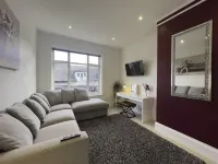 Spacious, boutique 2 Bed Apartment, central location