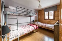 House 8 people comfortably 150m from the slopes - Linen included