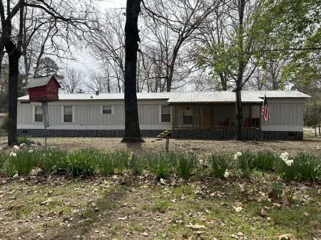 Cute and cozy lake house! Sleeps 10! 1 mile from lake access! Отели в г. Cleburne County