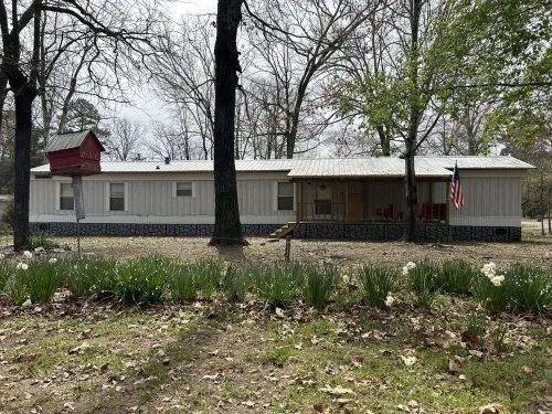 Cute and cozy lake house! Sleeps 10! 1 mile from lake access!