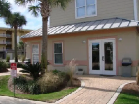 3-bedroom + Bonus Bunk Room cottage just steps from Miramar Beach