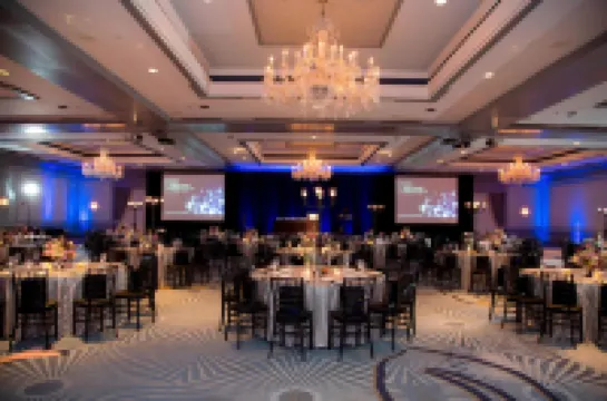 โรงแรมเดอะเฮนรี ออโตกราฟคอลเลกชั่น โรงแรมในเดียร์บอร์น