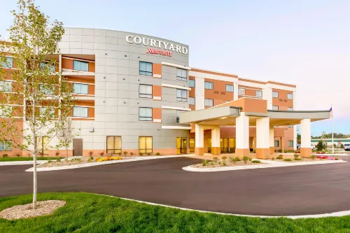 Courtyard Kalamazoo Portage - parking