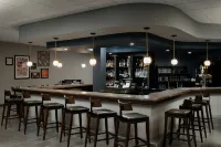 Four Points by Sheraton Milwaukee North Shore - bar