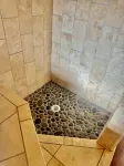 Bucking Mule Studio~Downtown~Japanese Soaking Tub*Sanitized & High Speed Wi-Fi*