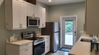 Charming 1-bedroom apartment in Bokeelia with WiFi, AC, pool & heated spa
