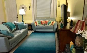 Close to PGA Blvd Shops and Restaurants
