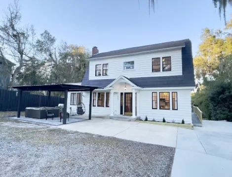 Renovated Dutch Colonial Home in Ocala ❤️ + Pet Friendly