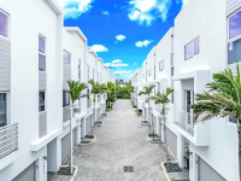 Pool+Hot Tub+Sauna+Gym! 1 Minute Walk To Beach!