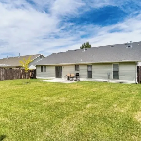 Charming 3-bedroom house in Twin Falls with King beds, BBQ grill