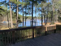 Peaceful Lake Retreat Hotels in McCormick County