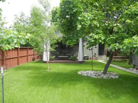 Moose Traks Come stay in Downtown Red Lodge,  2 blocks from Broadway Street Отели в г. Карбон