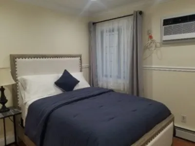 Comfortable Quality Cribs Luxury Apartments Hotels near MTA Long Island Station