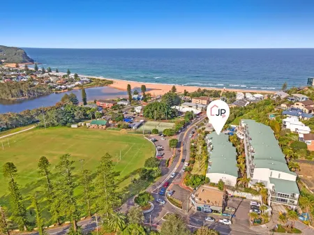 Avoca Coastal Retreat - holiday in the heart of Avoca Beach!