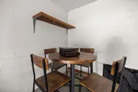 Cozy 3/2 home, 11 miles to WEC, fenced, pet-friendly, strong WiFi and game room