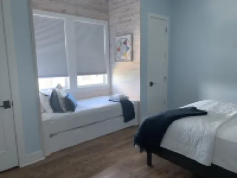 Sea Breeze Cove-waterfront-rooms with views, dock with fish