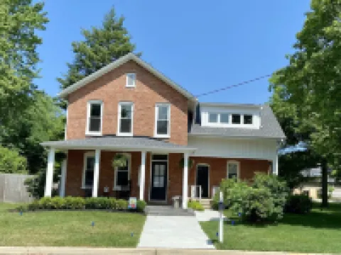 Vintage, restored home w/ pool, hot tub & courtyard-just blocks to town & beach