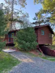 Rustic and Charming one Bedroom cabin. Upgraded pontoon! Hotels in Hayward