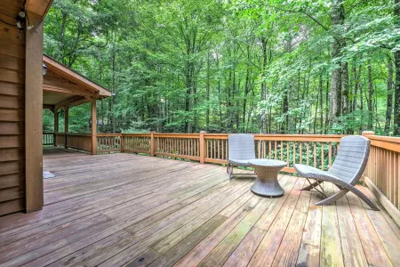 Spectacular Creek-side Mountain Home with Private Trail to Panthertown Valley