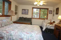 Large  Lakefront Home on Burt Lake, ICE FISHING Hunting, fishing snow sking golf Hotels in Cheboygan County