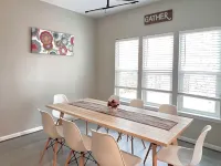 8 Miles to Bush Gardens/5 Bedroom Rancher with 2 Master's/ Playground/Backyard