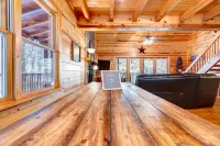 Steps from the River, Fast Internet, Hot Tub, Fishing, Peaceful, Family Friendly