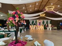 Perfect Home for Lg Groups, Travelers w/kids, Bonus 5k sqft Venue for Events! Hotels in Johnson County