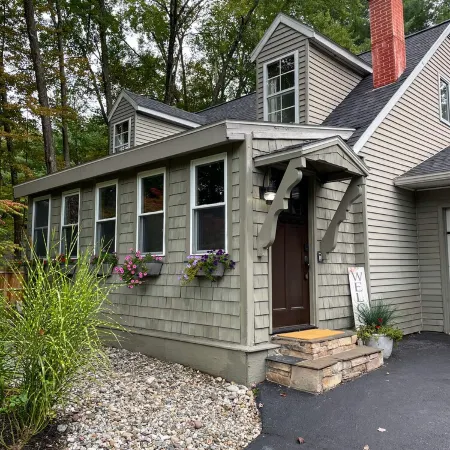 Cozy Cottage Near Saratoga Springs with Covered Hot Tub