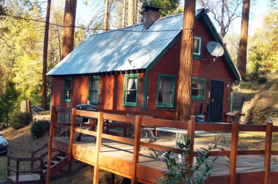 Ponderosa Cabin ~ rustic comfort + WiFi by Sequoia & Kings Canyon National Parks