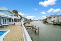 3 Bedroom Waterfront home with Pool and boat dock