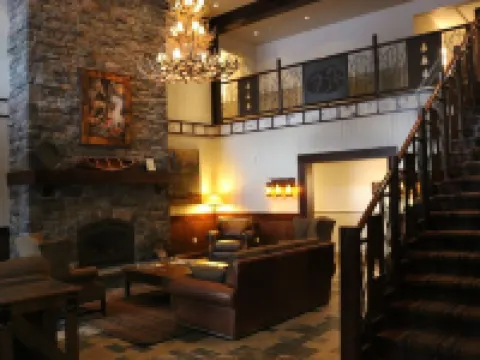 Spacious 4Br/4Bth Lodge With Ice Skating Pond, Heated Pool, 3 Min Walk To Ski Hotels in Stratton Mountain