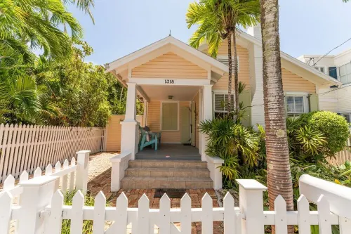 June-Sept. Weekly Discount!!! - Bottoms up Bungalow 2 Bed/2 Bath Private Pool