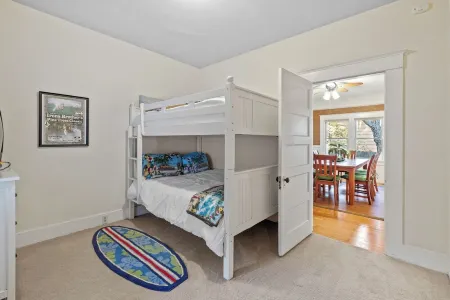 Ocean View ~ Steps to the Beach  ~ Family Ohana friendly