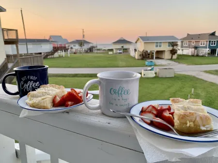 Beach Side 4Bd 2.5ba Short Walk 2 Beach & Easy Access, +Views! Read Our Reviews!