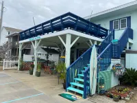 Meander on Up - 2nd floor beach house! steps to the beach